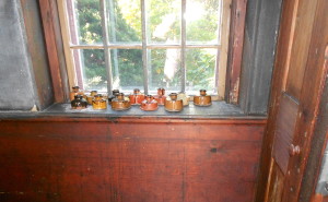 Pots to hold ink for penmanship